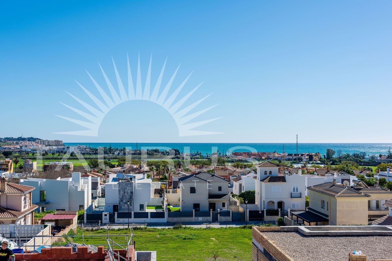 3 bedroom Apartment for sale in Torre del Mar with pool garage - € 569,900 (Ref: 10033584)