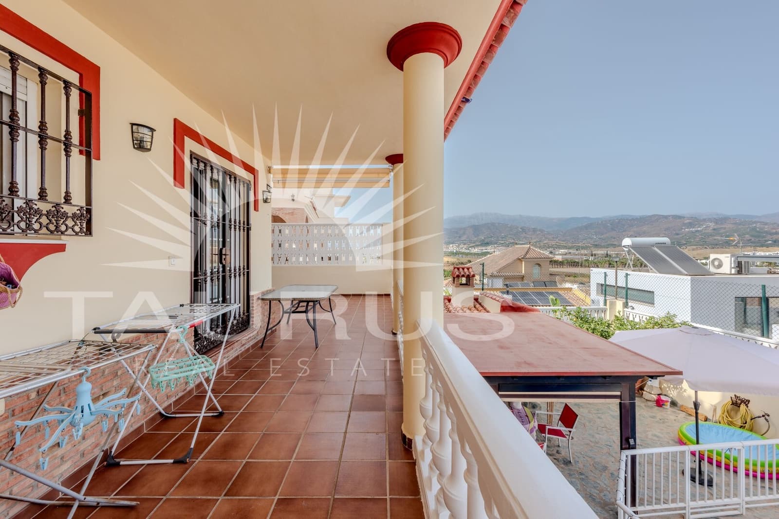 Chalet de 4 habitaciones en Torre del Mar en venta con piscina garaje - 698.900 € (Ref: 10035053)