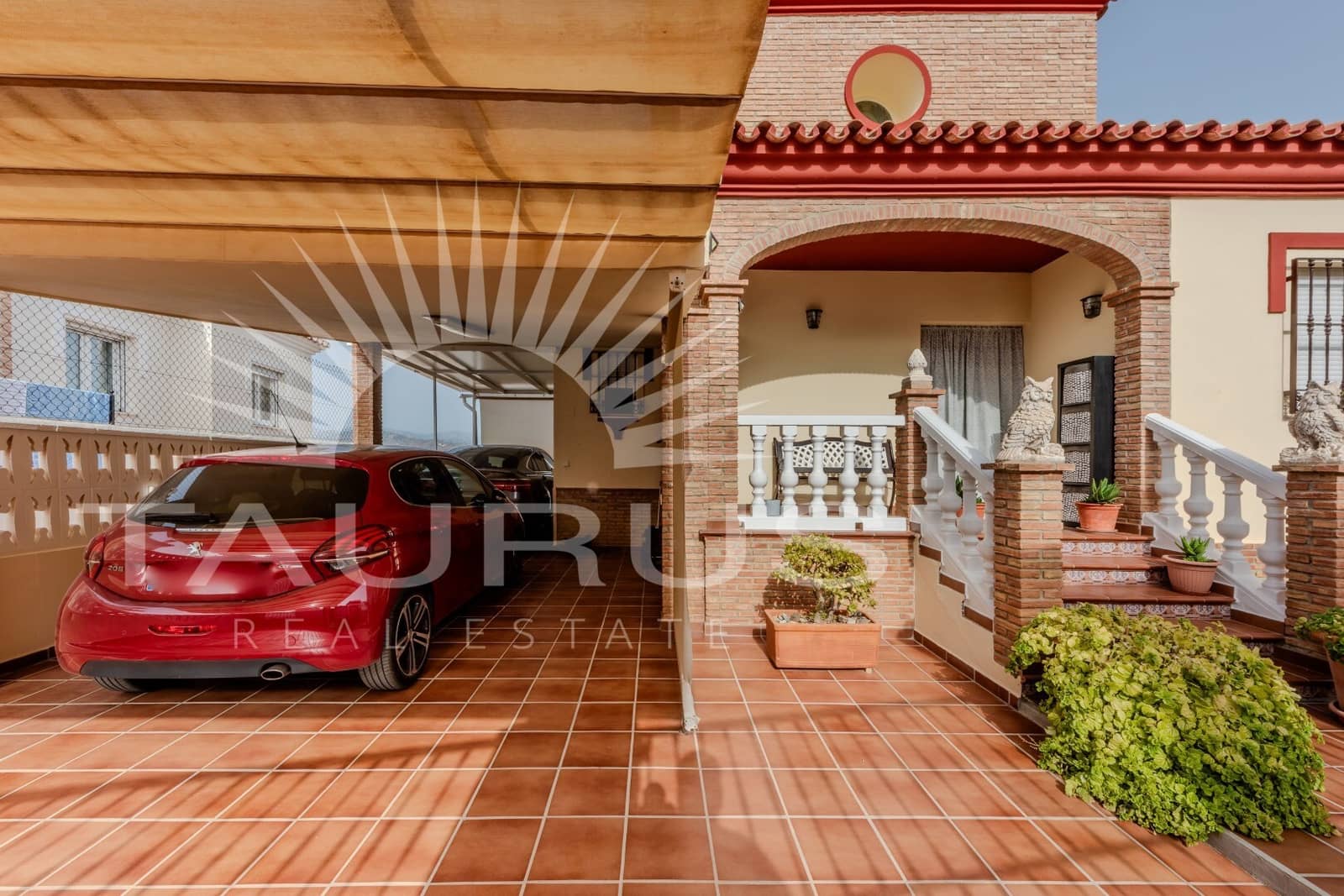Chalet de 4 habitaciones en Torre del Mar en venta con piscina garaje - 698.900 € (Ref: 10035053)