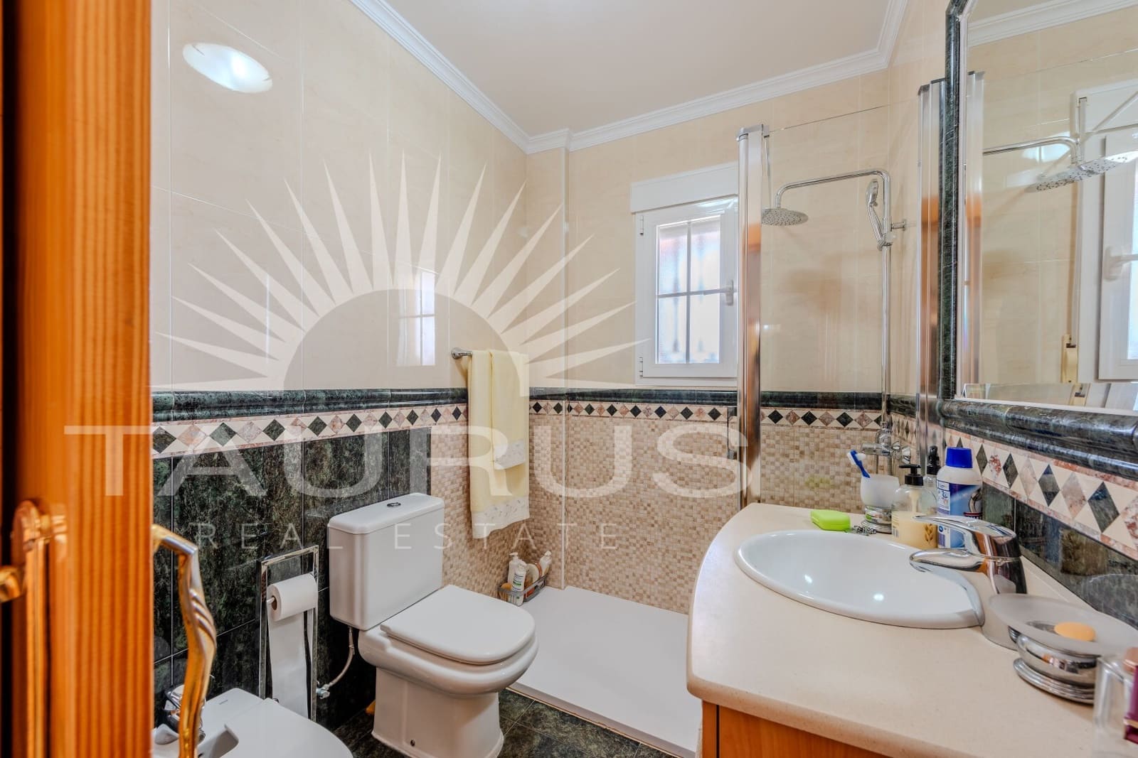Chalet de 4 habitaciones en Torre del Mar en venta con piscina garaje - 698.900 € (Ref: 10035053)