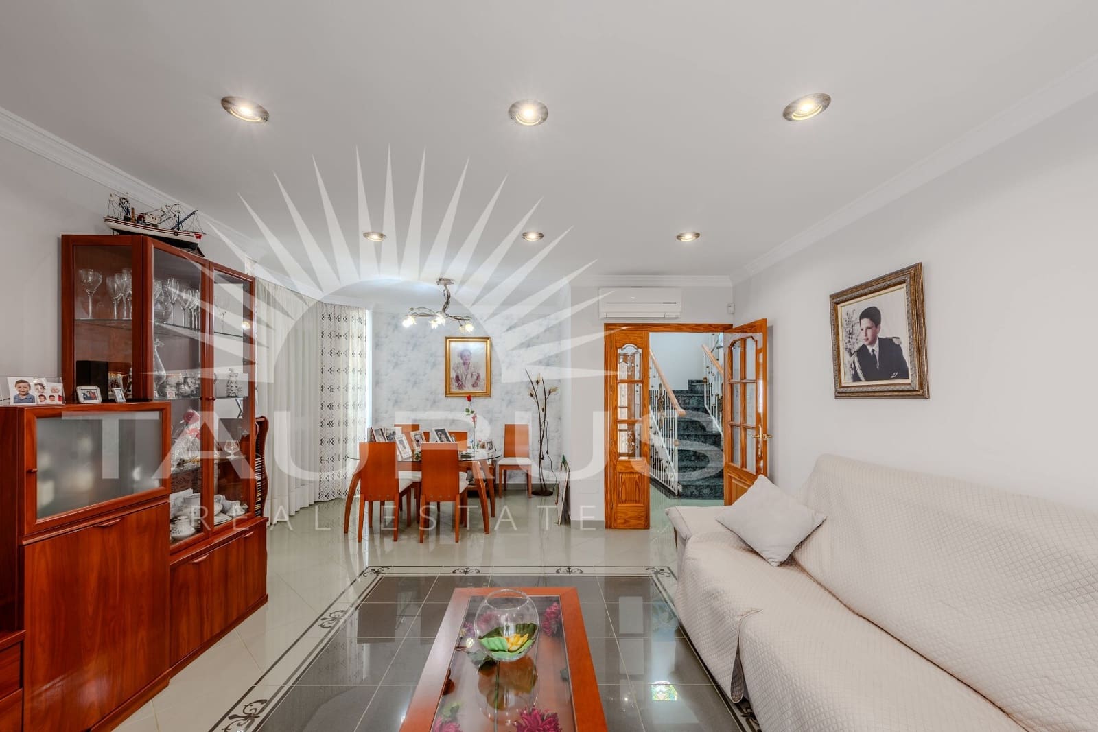 Chalet de 4 habitaciones en Torre del Mar en venta con piscina garaje - 698.900 € (Ref: 10035053)