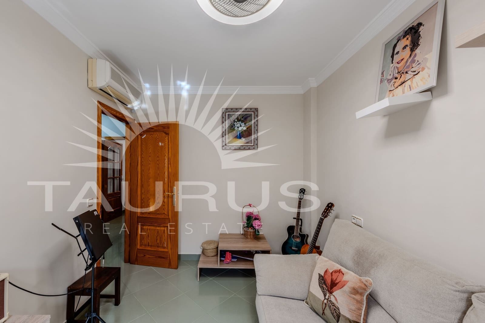 Chalet de 4 habitaciones en Torre del Mar en venta con piscina garaje - 698.900 € (Ref: 10035053)