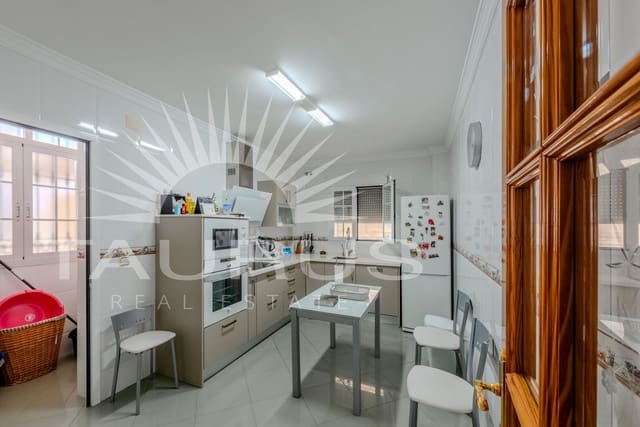 Chalet de 4 habitaciones en Torre del Mar, Vélez-Málaga en venta con piscina garaje - 698.900 € (Ref: 10035053)