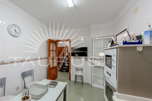 Chalet de 4 habitaciones en Torre del Mar, Vélez-Málaga en venta con piscina garaje - 698.900 € (Ref: 10035053)
