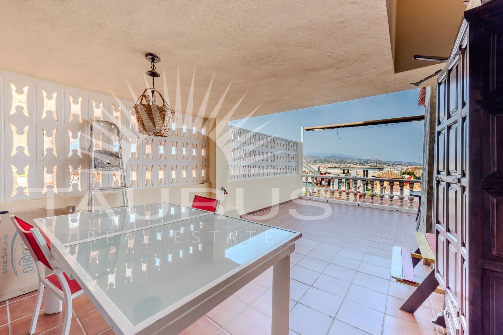 Chalet de 4 habitaciones en Torre del Mar en venta con piscina garaje - 698.900 € (Ref: 10035053)
