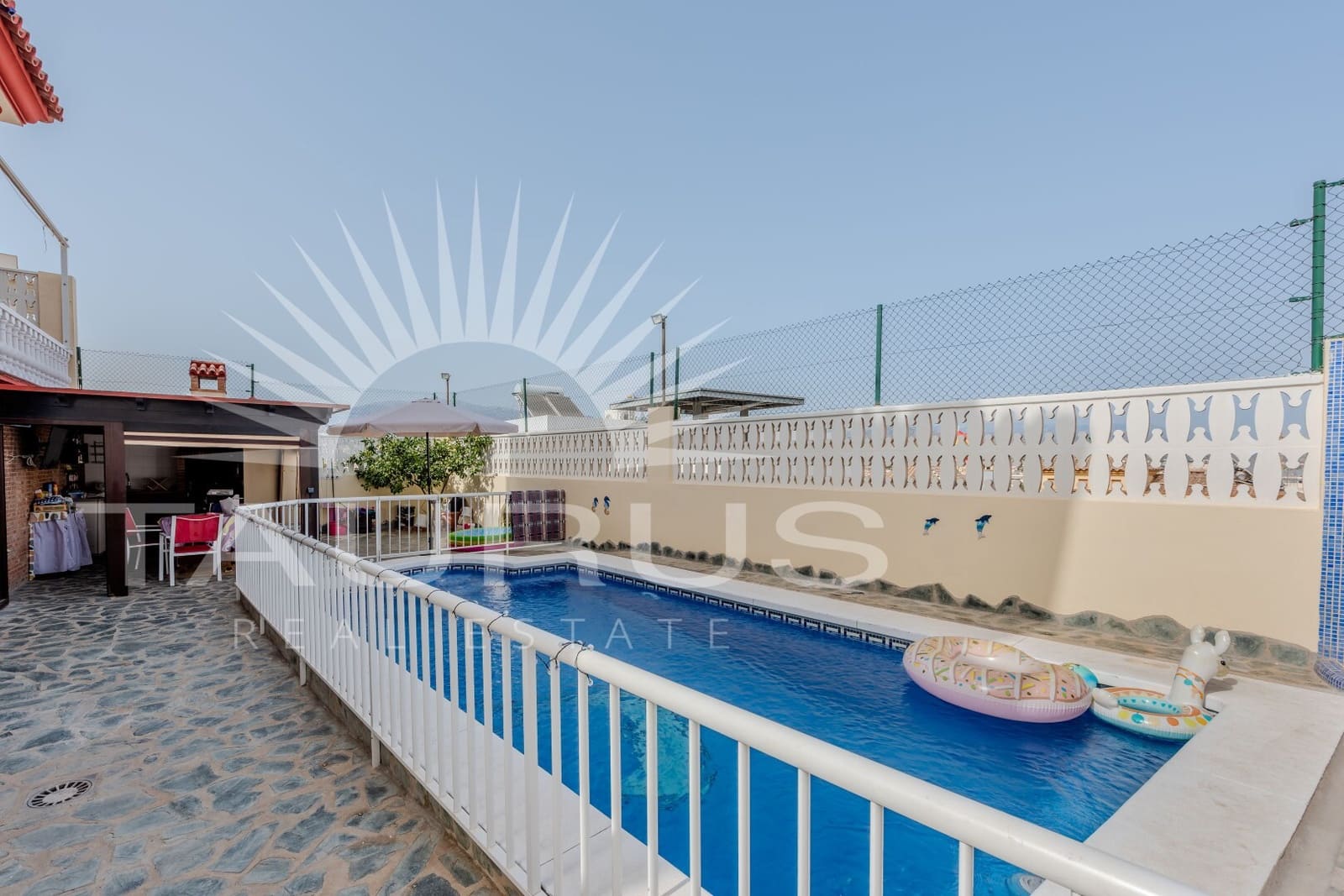 Chalet de 4 habitaciones en Torre del Mar en venta con piscina garaje - 698.900 € (Ref: 10035053)