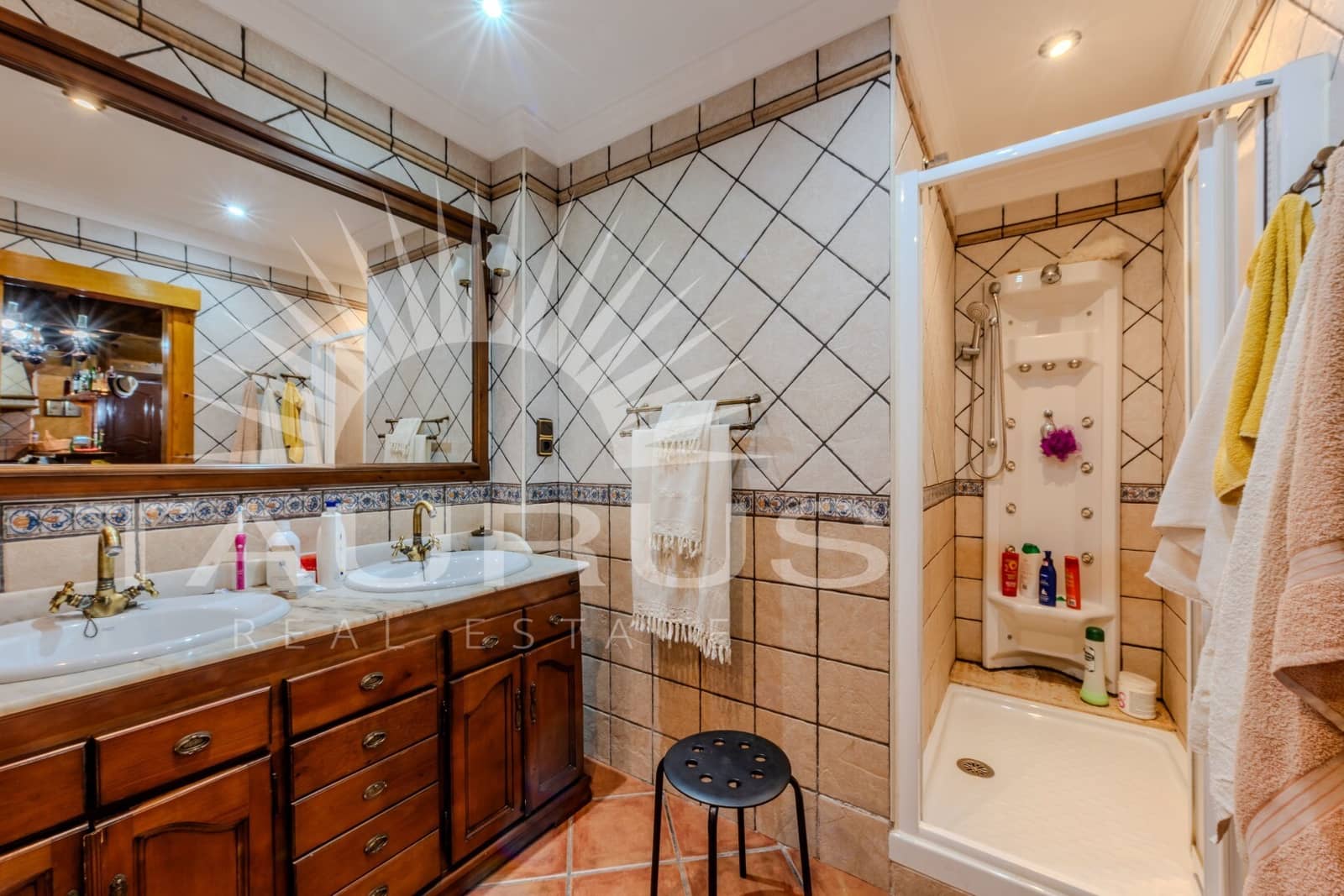 Chalet de 4 habitaciones en Torre del Mar en venta con piscina garaje - 698.900 € (Ref: 10035053)