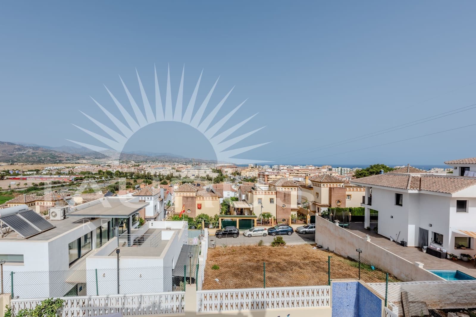 Chalet de 4 habitaciones en Torre del Mar en venta con piscina garaje - 698.900 € (Ref: 10035053)