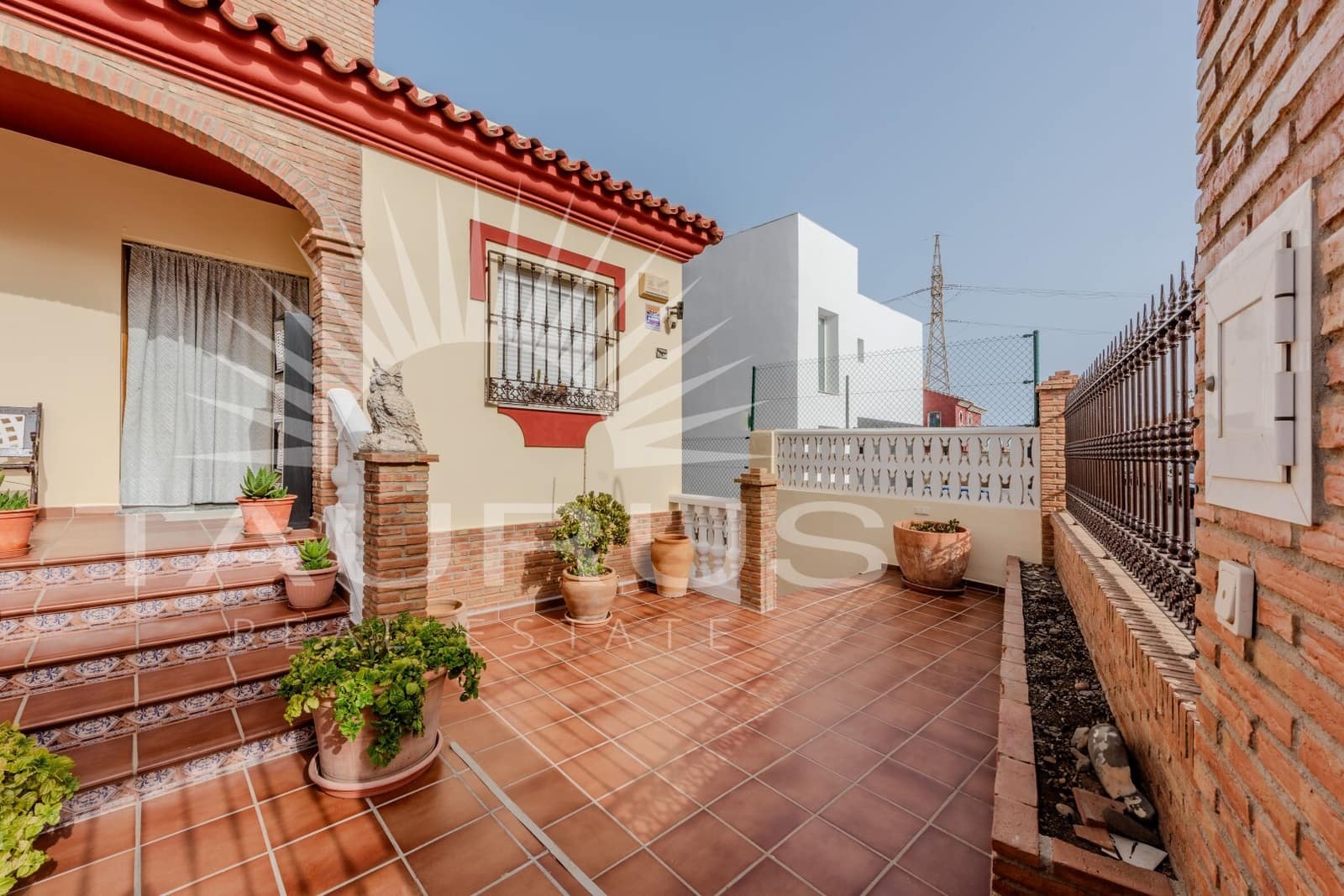 Chalet de 4 habitaciones en Torre del Mar en venta con piscina garaje - 698.900 € (Ref: 10035053)