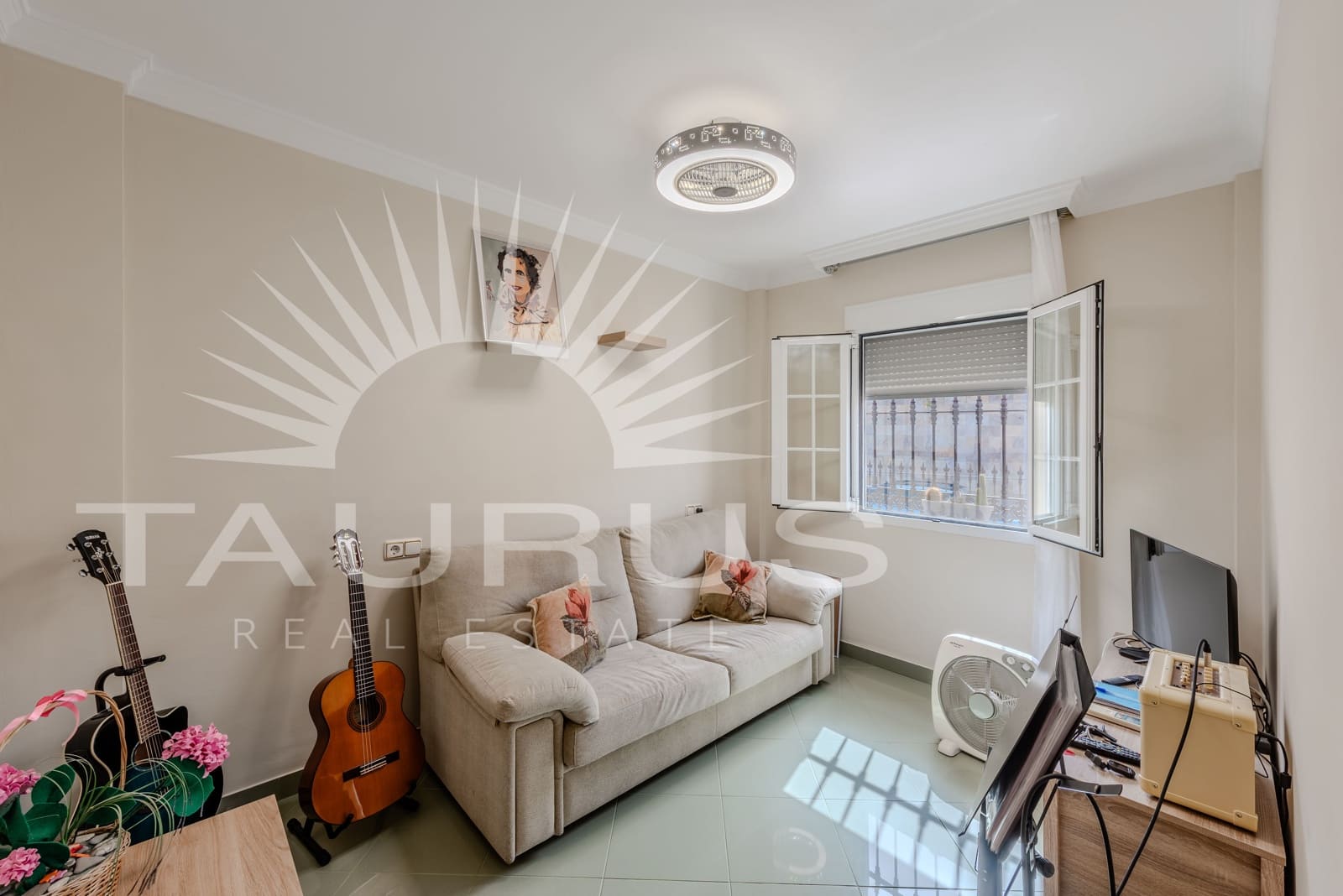 Chalet de 4 habitaciones en Torre del Mar en venta con piscina garaje - 698.900 € (Ref: 10035053)