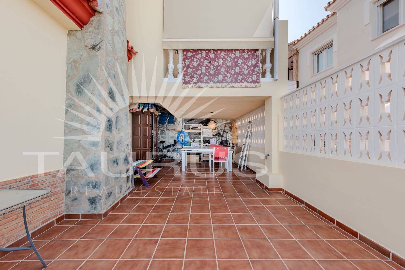 Chalet de 4 habitaciones en Torre del Mar en venta con piscina garaje - 698.900 € (Ref: 10035053)