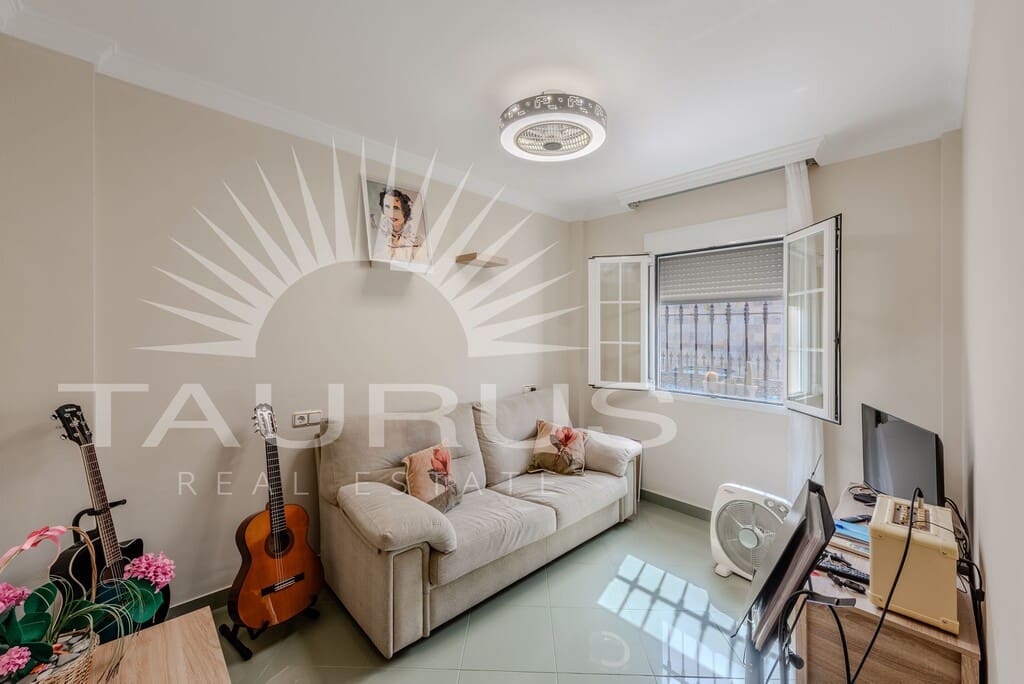 4 soveværelse Villa til salg i Torre del Mar med swimmingpool garage - € 799.000 (Ref: 10035053)