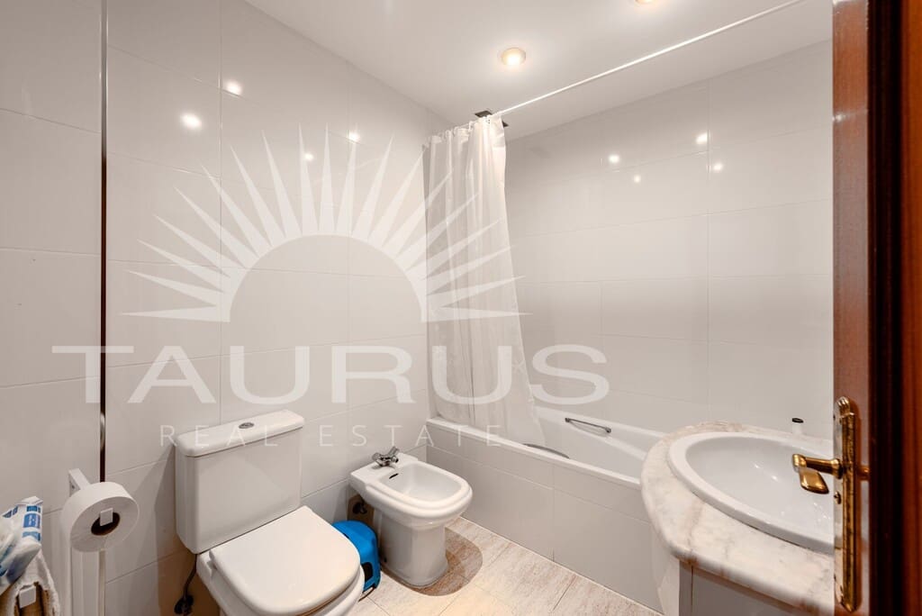 3 Zimmer Apartment zu verkaufen in Torre del Mar mit Pool - 319.900 € (Ref: 10035054)