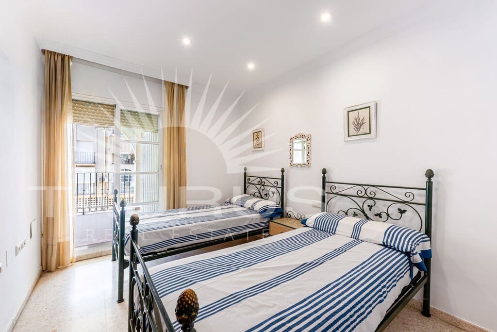 3 Zimmer Apartment zu verkaufen in Torre del Mar mit Pool - 319.900 € (Ref: 10035054)