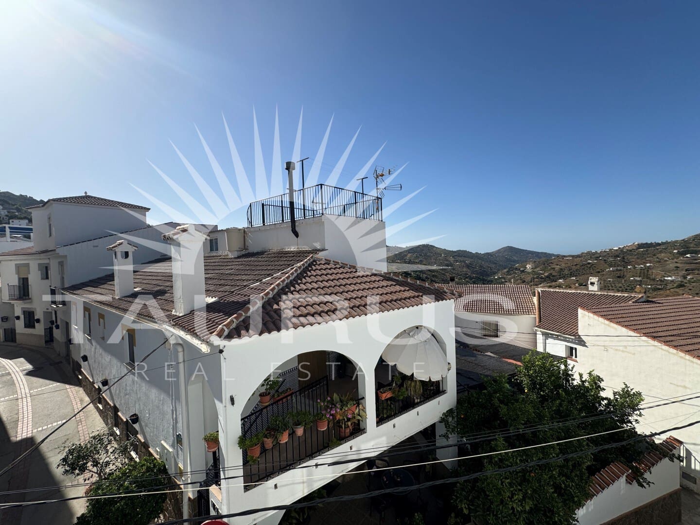 3 bedroom Townhouse for sale in Canillas de Albaida with garage - € 99,000 (Ref: 10047021)