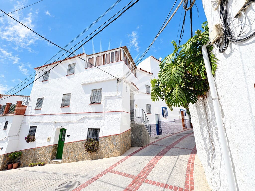 3 bedroom Townhouse for sale in Canillas de Albaida with garage - € 99,000 (Ref: 10047021)