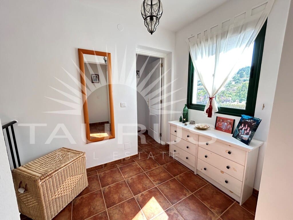 Chalet de 3 habitaciones en Viñuela en venta con piscina - 330.000 € (Ref: 10077209)