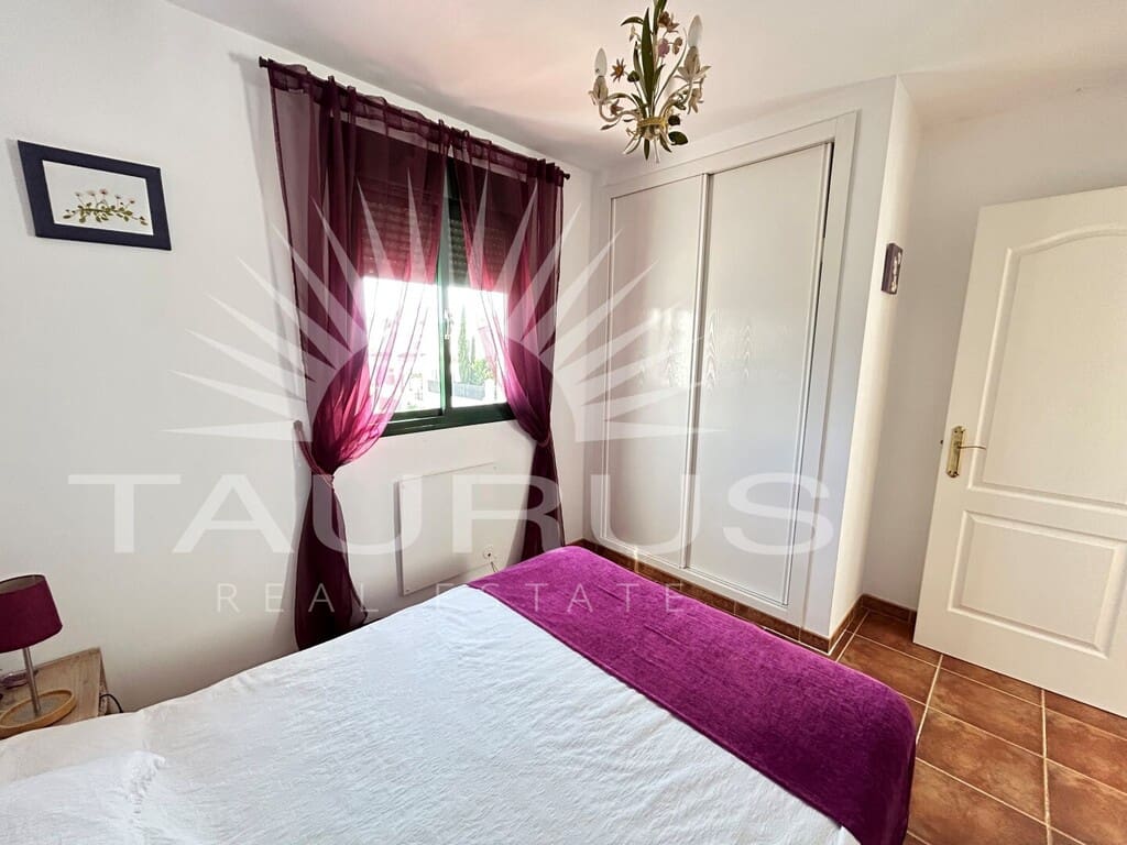 Chalet de 3 habitaciones en Viñuela en venta con piscina - 330.000 € (Ref: 10077209)