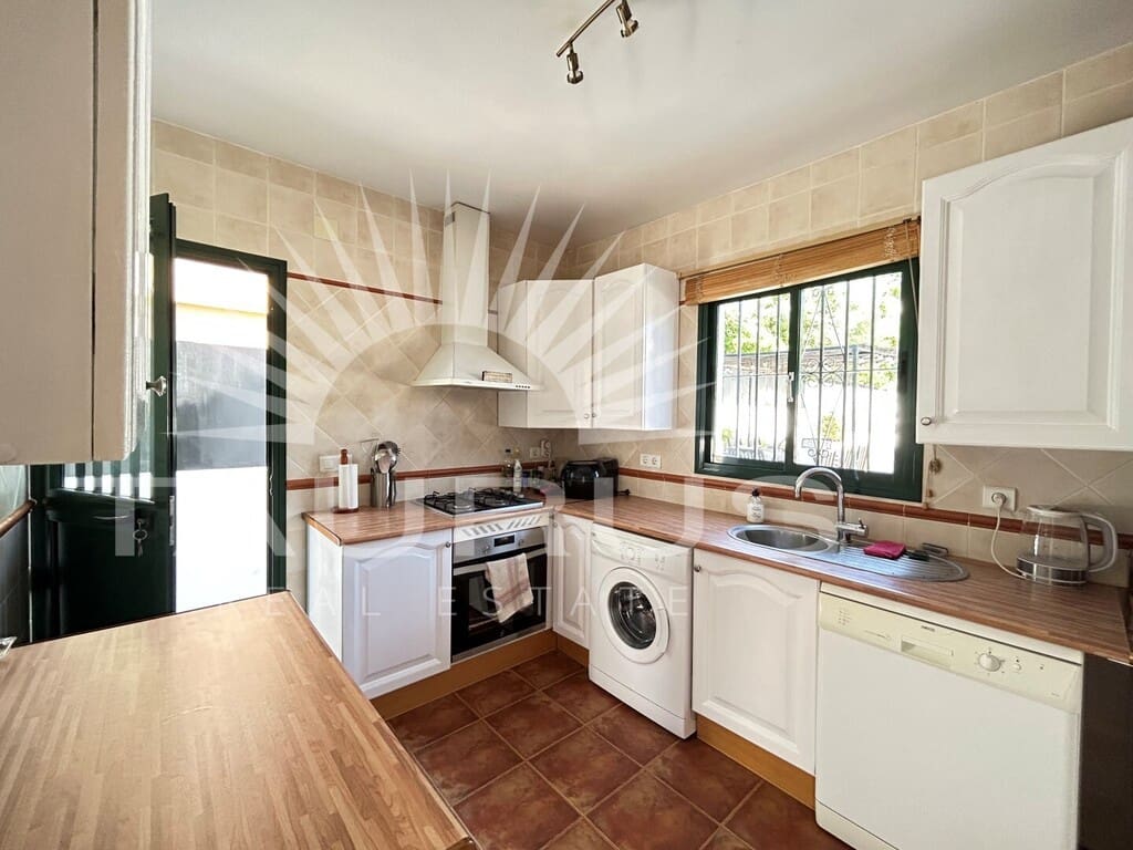 Chalet de 3 habitaciones en Viñuela en venta con piscina - 330.000 € (Ref: 10077209)