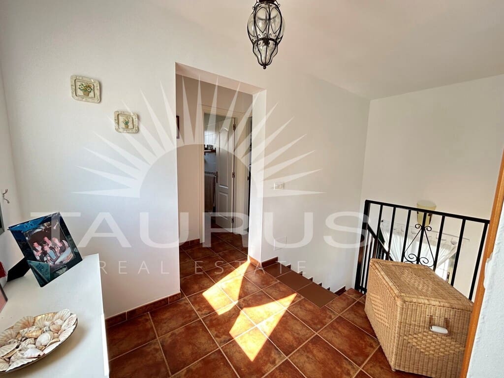 Chalet de 3 habitaciones en Viñuela en venta con piscina - 330.000 € (Ref: 10077209)