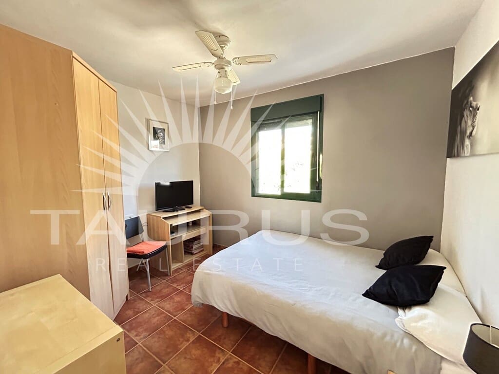 Chalet de 3 habitaciones en Viñuela en venta con piscina - 330.000 € (Ref: 10077209)