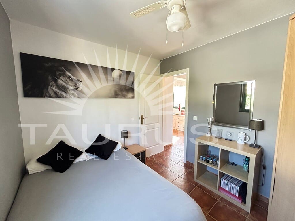 Chalet de 3 habitaciones en Viñuela en venta con piscina - 330.000 € (Ref: 10077209)