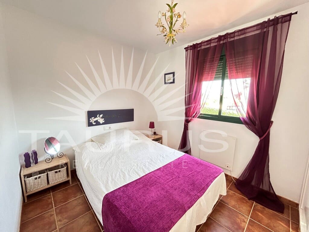 Chalet de 3 habitaciones en Viñuela en venta con piscina - 330.000 € (Ref: 10077209)