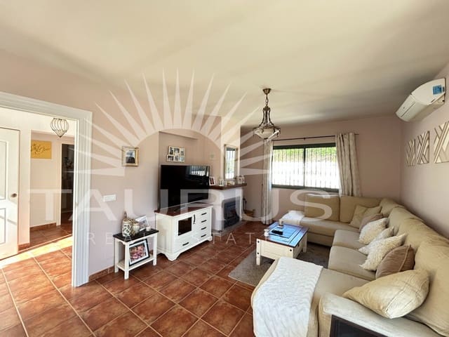 Chalet de 3 habitaciones en Viñuela en venta con piscina - 330.000 € (Ref: 10077209)