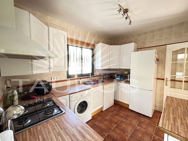 Chalet de 3 habitaciones en Viñuela en venta con piscina - 330.000 € (Ref: 10077209)