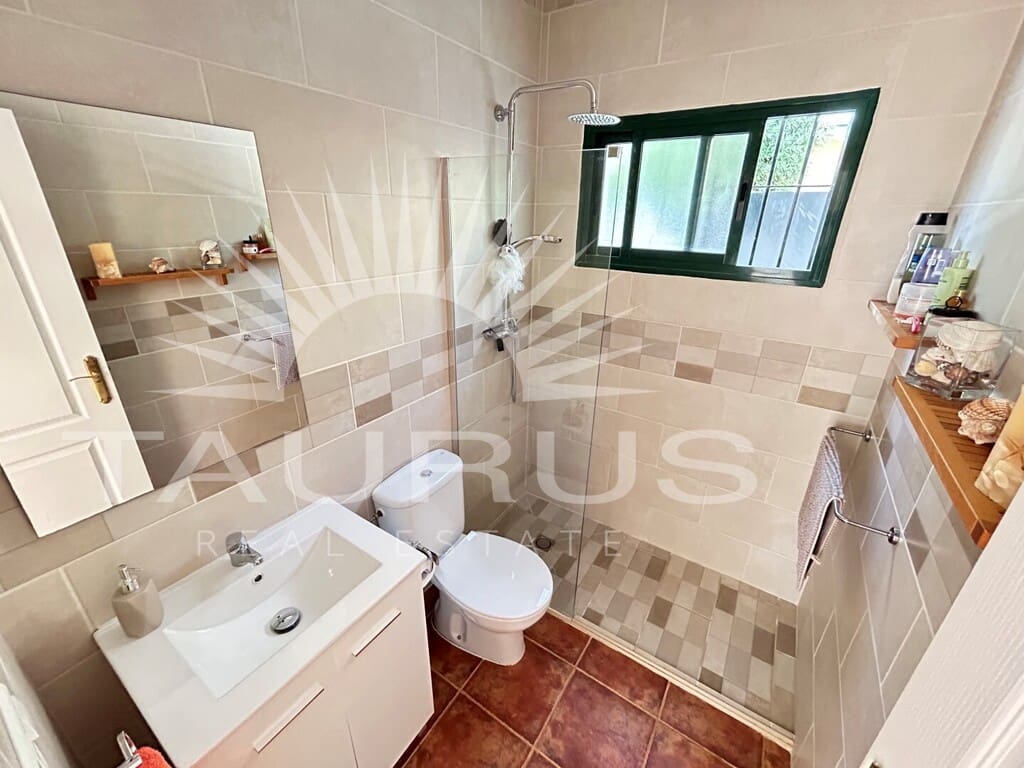 Chalet de 3 habitaciones en Viñuela en venta con piscina - 330.000 € (Ref: 10077209)