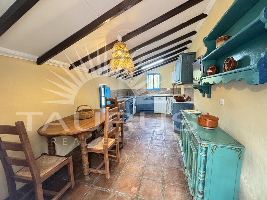 5 sovrum Villa till salu i Canillas de Albaida med pool - 395 000 € (Ref: 10077210)