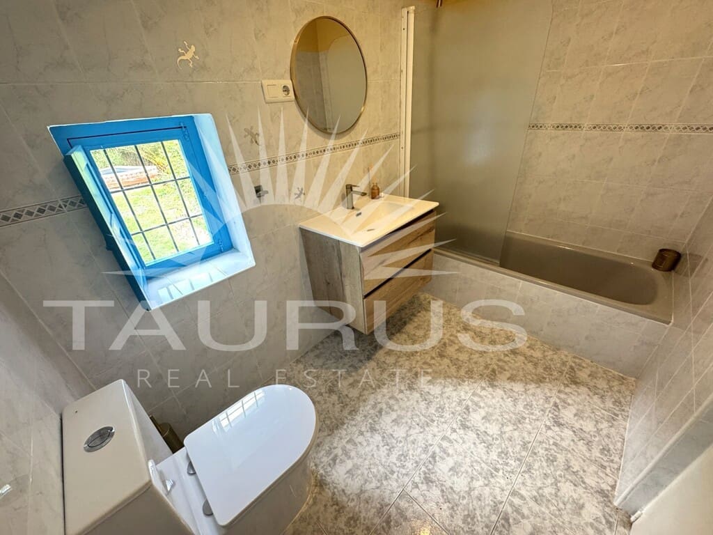 5 sovrum Villa till salu i Canillas de Albaida med pool - 395 000 € (Ref: 10077210)