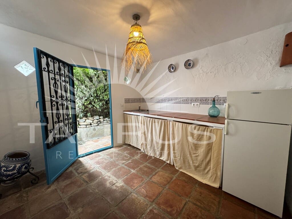 5 sovrum Villa till salu i Canillas de Albaida med pool - 395 000 € (Ref: 10077210)