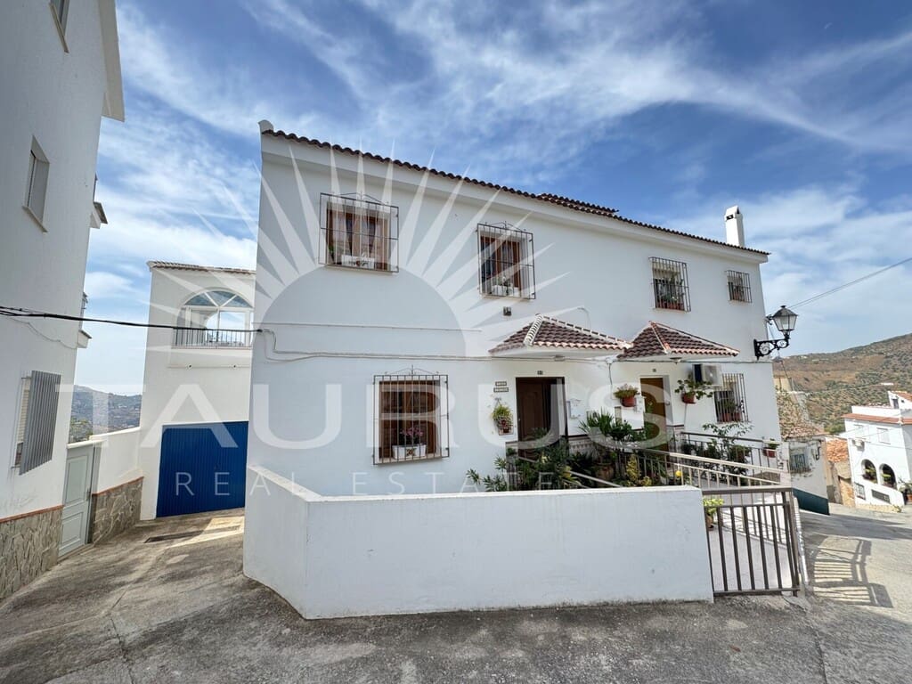 4 bedroom Townhouse for sale in Canillas de Albaida with garage - € 250,000 (Ref: 10077214)