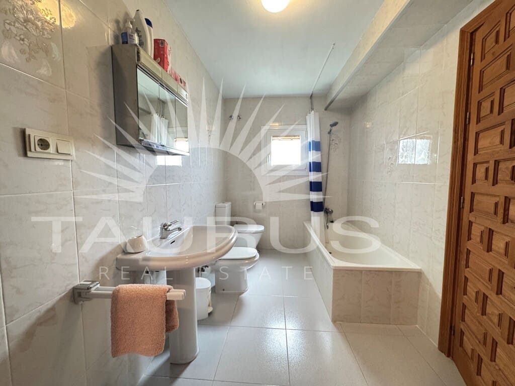 4 bedroom Townhouse for sale in Canillas de Albaida with garage - € 250,000 (Ref: 10077214)