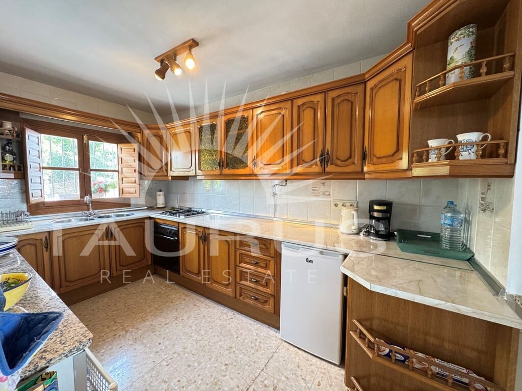 4 bedroom Townhouse for sale in Canillas de Albaida with garage - € 250,000 (Ref: 10077214)