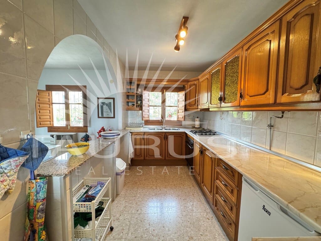 4 bedroom Townhouse for sale in Canillas de Albaida with garage - € 250,000 (Ref: 10077214)
