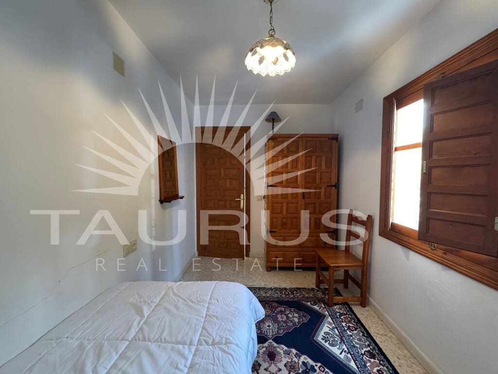 4 bedroom Townhouse for sale in Canillas de Albaida with garage - € 250,000 (Ref: 10077214)