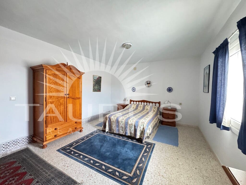 4 bedroom Townhouse for sale in Canillas de Albaida with garage - € 250,000 (Ref: 10077214)