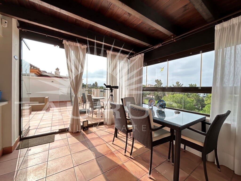 2 Zimmer Apartment zu verkaufen in Caleta de Velez mit Pool Garage - 399.500 € (Ref: 10077217)