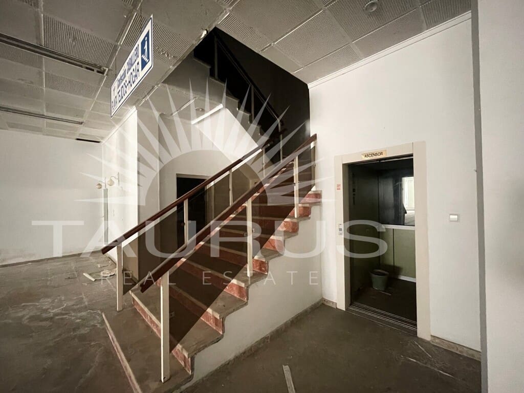 9 soverom Kommersiell til salgs i Velez-Malaga - € 700 000 (Ref: 10094346)