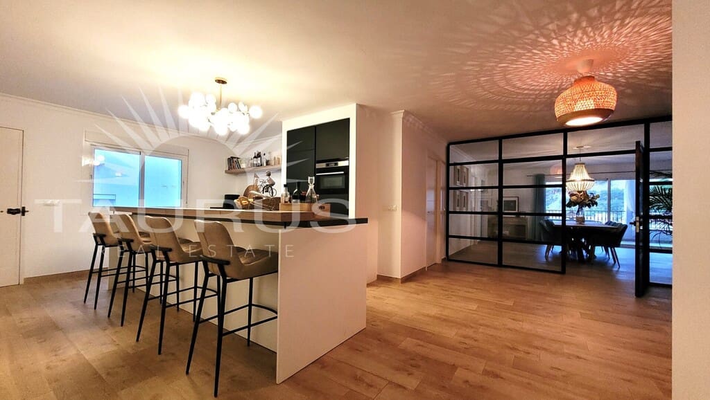3 makuuhuone Omakotitalo myytävänä paikassa Competa - 325 000 € (Ref: 10123650)