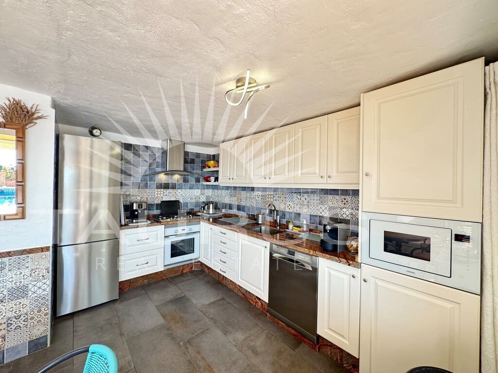 3 bedroom Villa for sale in Competa with pool garage - € 590,000 (Ref: 10128248)