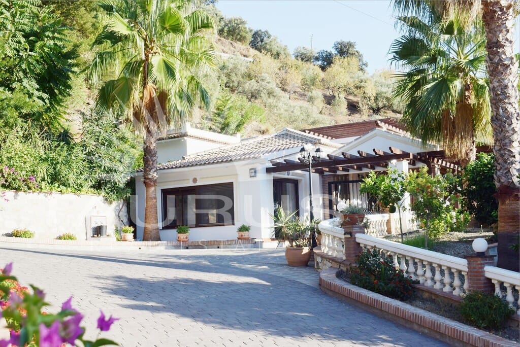 6 soverom Villa til salgs i Competa med svømmebasseng garasje - € 1 495 000 (Ref: 10142112)