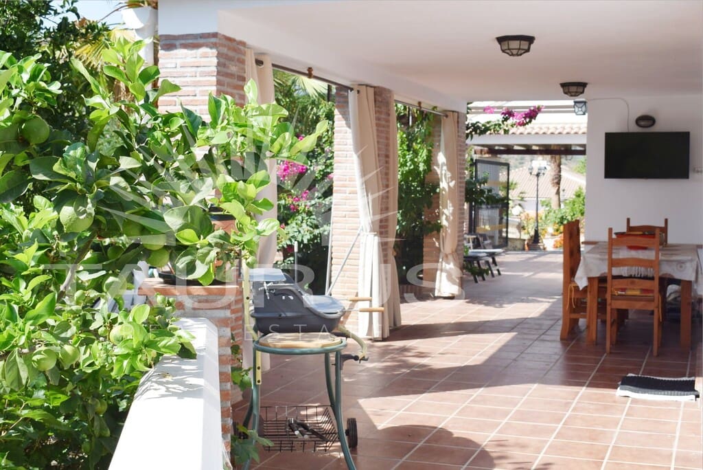 6 soverom Villa til salgs i Competa med svømmebasseng garasje - € 1 495 000 (Ref: 10142112)