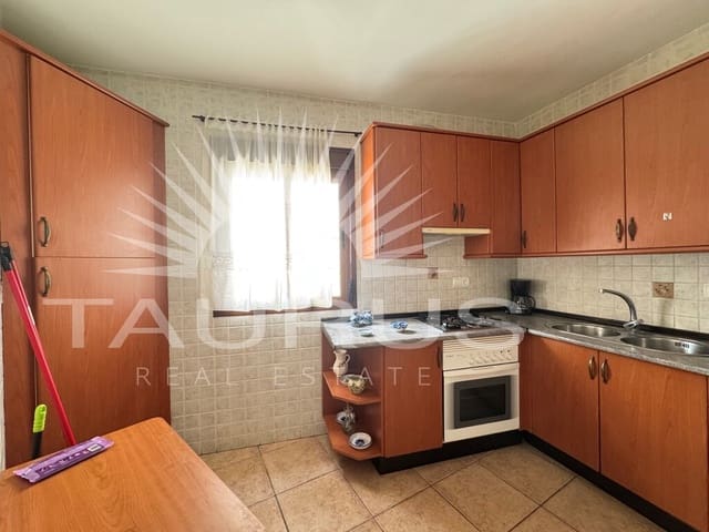 2 makuuhuone Omakotitalo myytävänä paikassa Corumbela, Sayalonga mukana 
autotalli - 175 000 € (Ref: 10142113)