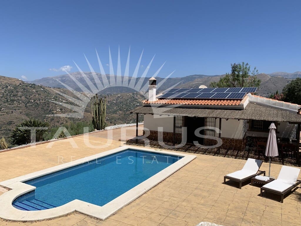 Chalet de 3 habitaciones en Cómpeta en venta con piscina garaje - 595.000 € (Ref: 10164788)