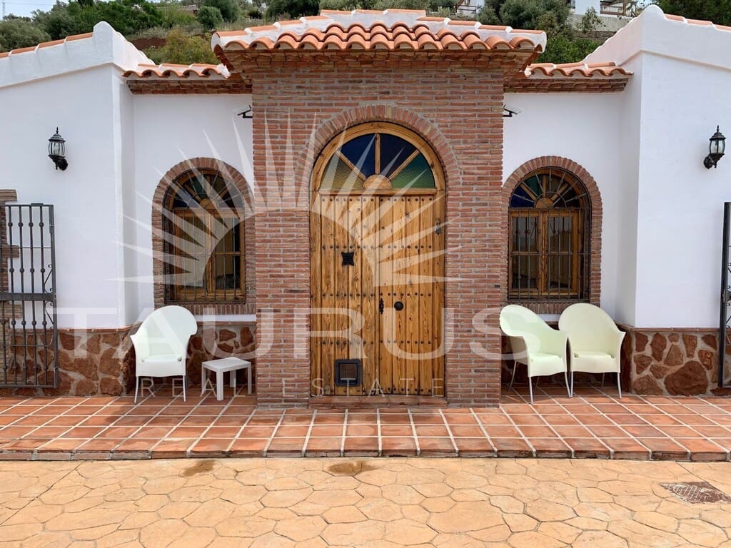 Chalet de 3 habitaciones en Cómpeta en venta con piscina garaje - 595.000 € (Ref: 10164788)