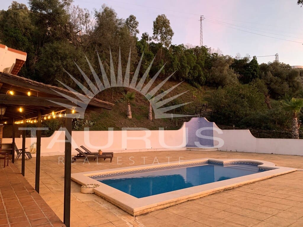 Chalet de 3 habitaciones en Cómpeta en venta con piscina garaje - 595.000 € (Ref: 10164788)