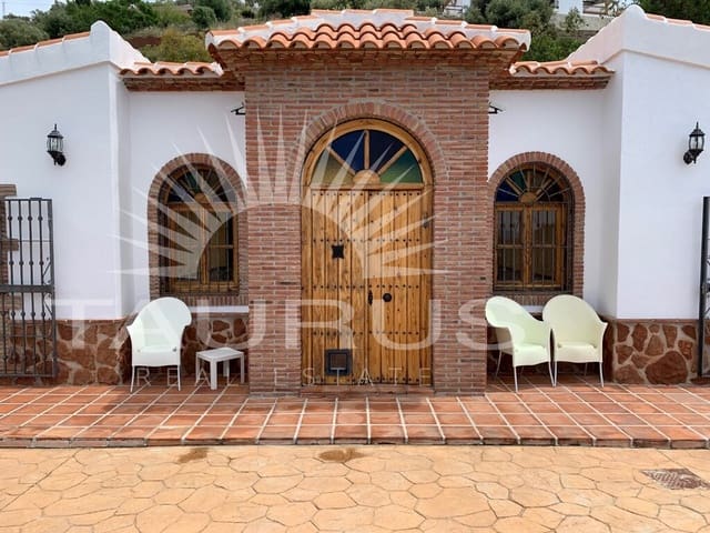 Chalet de 3 habitaciones en Cómpeta en venta con piscina garaje - 595.000 € (Ref: 10164788)